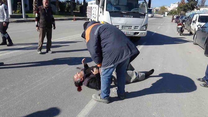Kamyonet Motosiklete Çarptı: 1 Ağır Yaralı