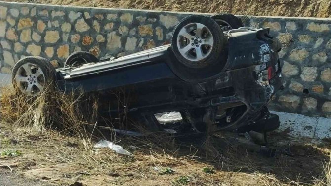 Takla Atan Otomobil Şarampole Devrildi: 1 Ölü, 3 Yaralı
