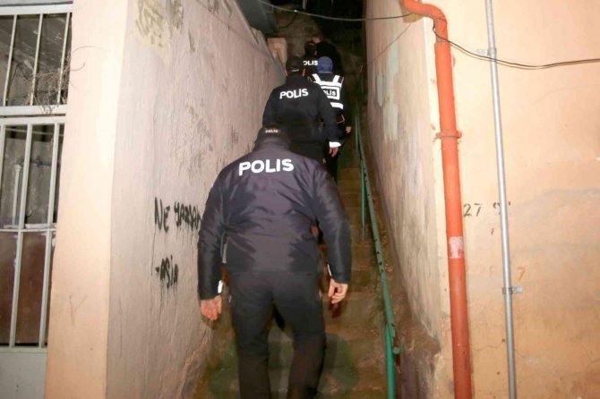 Çeşitli Suçlarla Aranan 11 Kişi Gözaltına Alındı