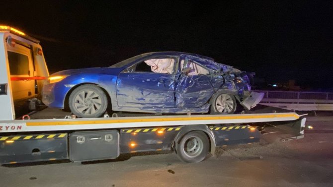 Otomobille Çarpışan Beton Mikseri 10 Metre Yükseklikteki Köprüden Uçtu: 3 Yaralı