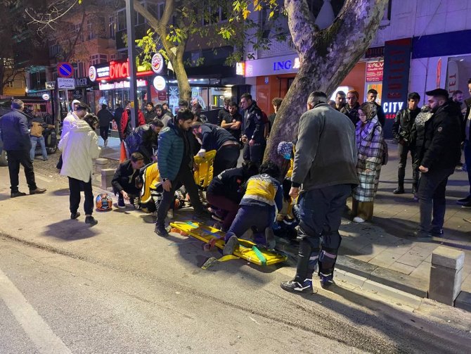 Savrulan Motosiklet 30 Metre Sürüklendi, 2 Kişi Ağır Yaralandı... O Anlar Kamerada
