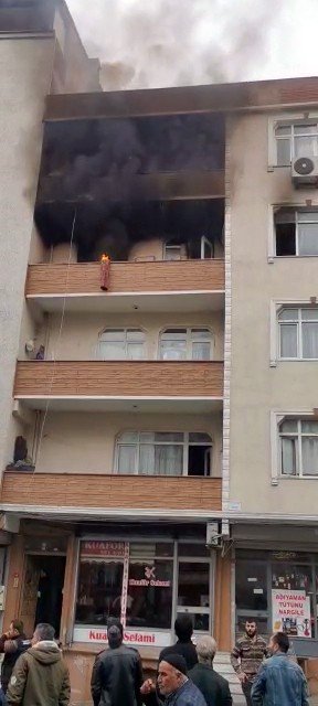 Küçükçekmece’de Yangında Can Pazarı