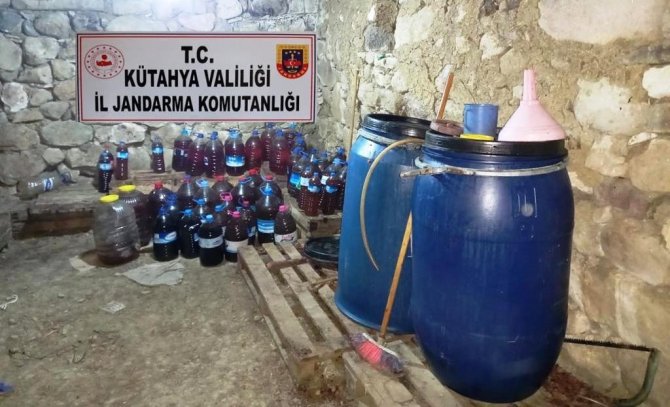 Kütahya’da Bin 76 Litre El Yapımı Kaçak İçki Ele Geçirildi