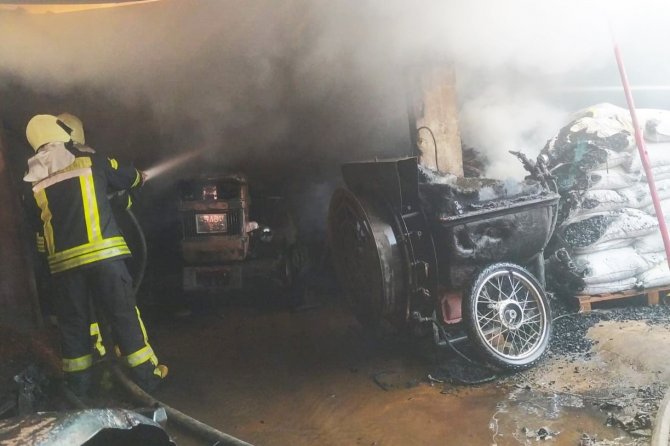 Manisa’da Yangın: Ev Ve Avlusu Küle Döndü