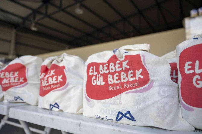 Mersin’de 30 Bin Aileye ’El Bebek Gül Bebek’ Paketi Ulaştı
