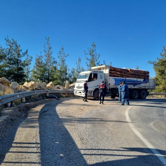 Rahatsızlanıp Aracından İndiği Sırada Kafasını Çarpıp Öldü
