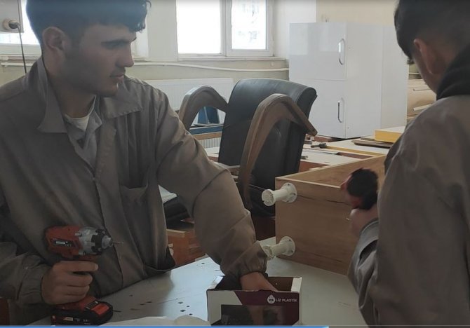 Ardahan’da Meslek Liseleri Fabrika Gibi Çalışıyor