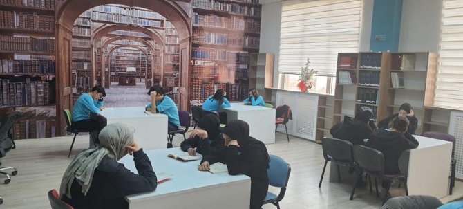 Kütüphanesiz Okul Kalmadı