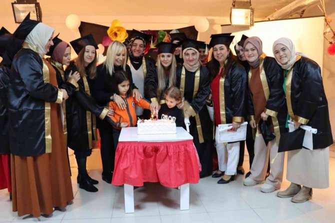 Veliler Kep Attı, Cüppe Giydi