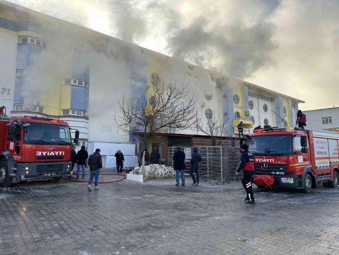 İ̇ş Yerinin Kazan Dairesindeki Yangın Büyümeden Söndürüldü