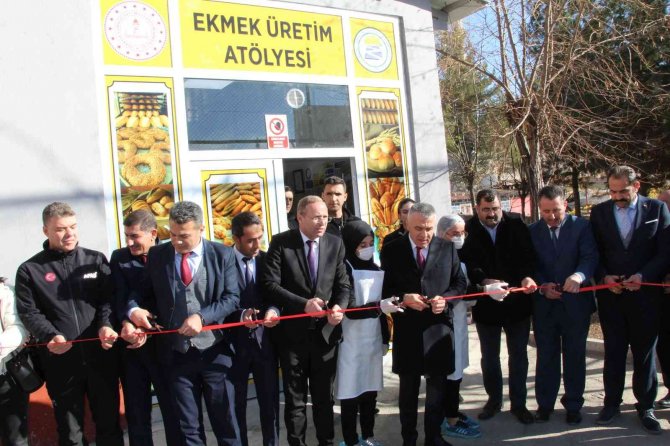 Meslek Lisesi Öğrencileri Günde 5 Bin Ekmek Üretecek