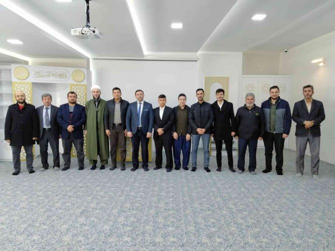 Hafızlık Eğitimini Tamamlayan 6 Öğrenciye Belgeleri Verildi