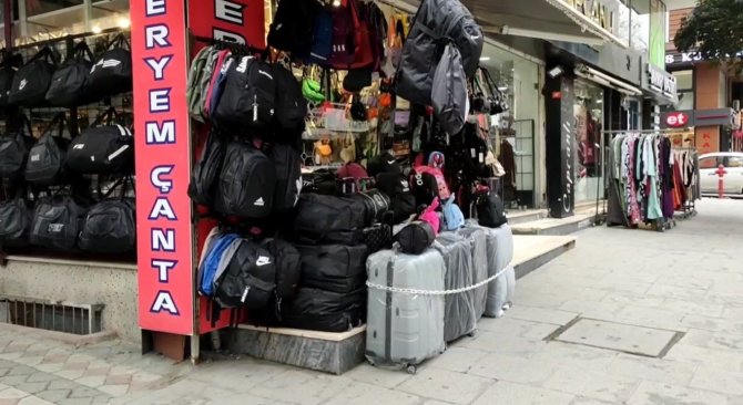 Sultangazi’de Dükkan Önünde Pusuya Yattı, Hırsızı Böyle Kovaladı