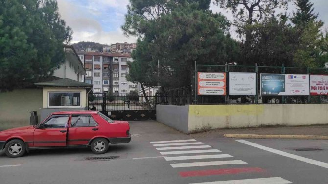 Sınıf Arkadaşlarını Darp Edip Yapıp Kameraya Aldılar