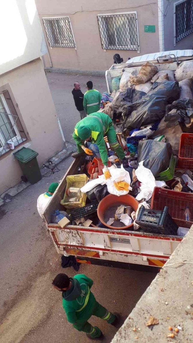 Osmangazi’de Çöp Ev Temizlendi Mahalleli Nefes Aldı