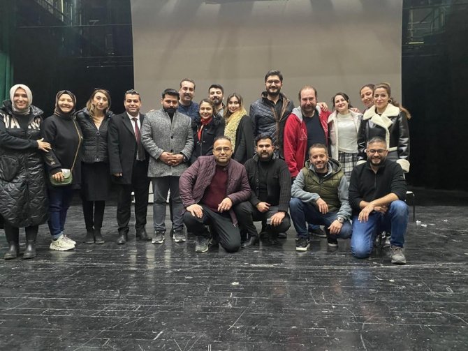 Osmaniye’de ’Mahşer-i Cümbüş’ Komedi Tiyatro Oyunu Sahnelendi