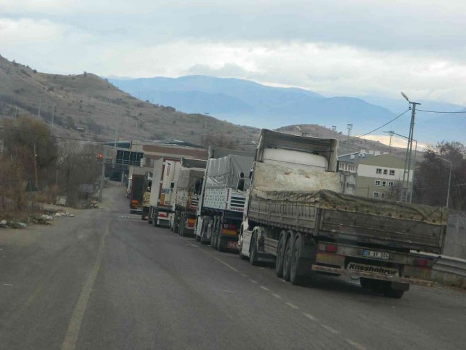 Türkgözü Sınır Kapısı’nda Tır Kuyruğu