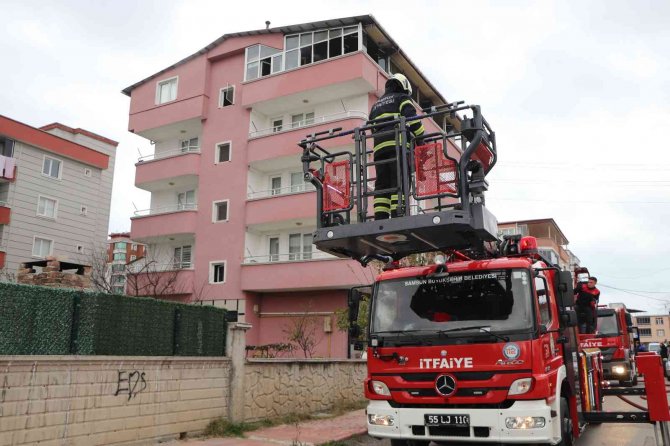 Çatı Katındaki Yangın Ucuz Atlatıldı