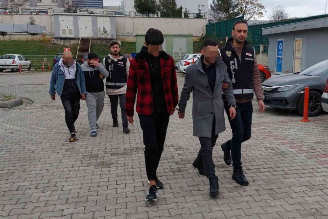 Kom Polisi Sahte Para Ve Uyuşturucu Ele Geçirdi: 5 Gözaltı