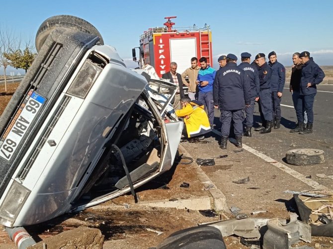 Şanlıurfa’da Tır İle Otomobil Çarpıştı: 1 Ölü, 3 Yaralı