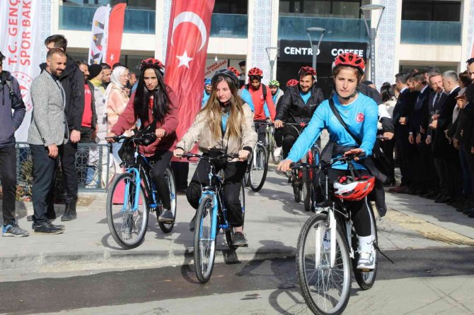 Şırnak’ta 50 Bisikletçi 45 Kilometre Pedal Çevirdi