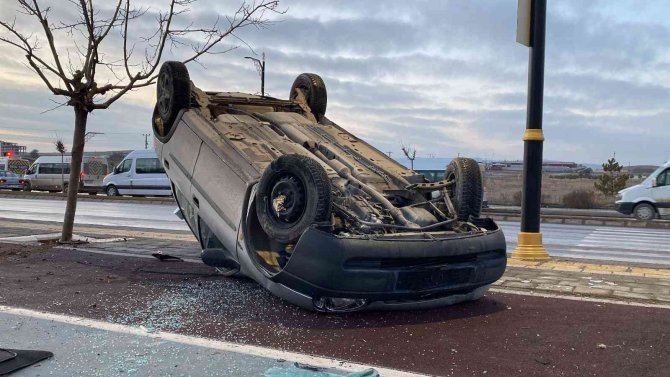 Kontrolden Çıkan Otomobil Ters Döndü: 2’si Çocuk 3 Yaralı