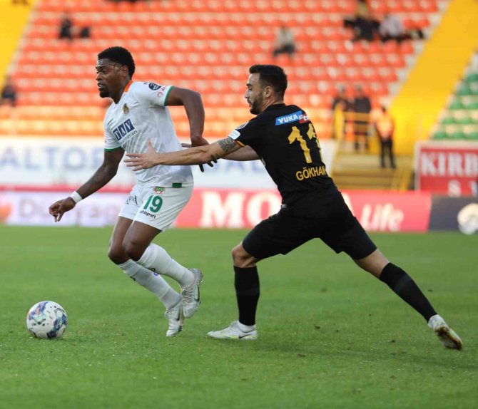 Spor Toto Süper Lig: Alanyaspor: 2 - Kayserispor: 0 (İ̇lk Yarı)