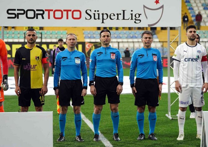 Spor Toto Süper Lig: İ̇stanbulspor: 1 - Kasımpaşa: 1 (İ̇lk Yarı)