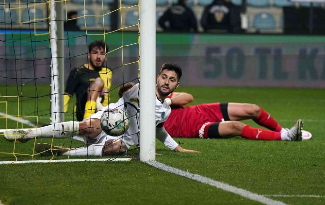 Spor Toto Süper Lig: İ̇stanbulspor: 2 - Kasımpaşa: 1 (Maç Sonucu)