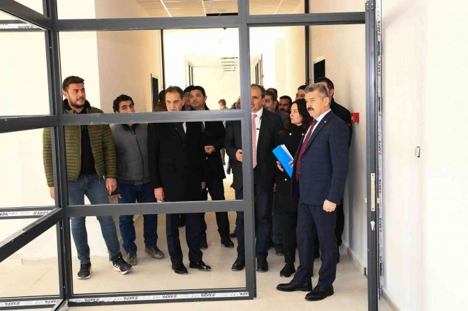 Vali Ergün Yeni Eşme Hükümet Konağı İnşaatını İnceledi