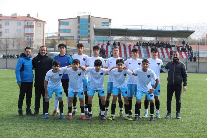 Van Büyükşehir Belediyespor, U-16 Yerel Ligi Şampiyonu Oldu