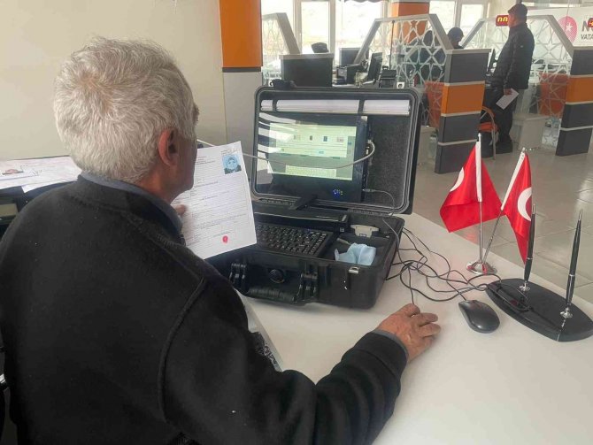 Muradiye’de "Evlerde Kimlik Hizmeti" Devam Ediyor