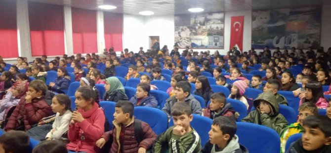 Elçin Yalçıneli, Özalplı Miniklere Bilimi Sevdirdi