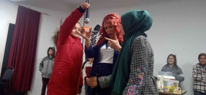 Elçin Yalçıneli, Özalplı Miniklere Bilimi Sevdirdi