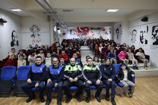 Yalova’da Zabıtadan Bilinçli Tüketici Eğitimi