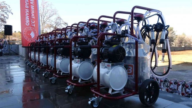Bingöl’de Yetiştiricilere 223 Adet Süt Sağım Makinesi Dağıtıldı