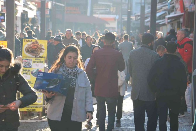 Yunan Ve Bulgar Turistler Yılbaşı Alışverişi İçin Edirne’ye Akın Etti