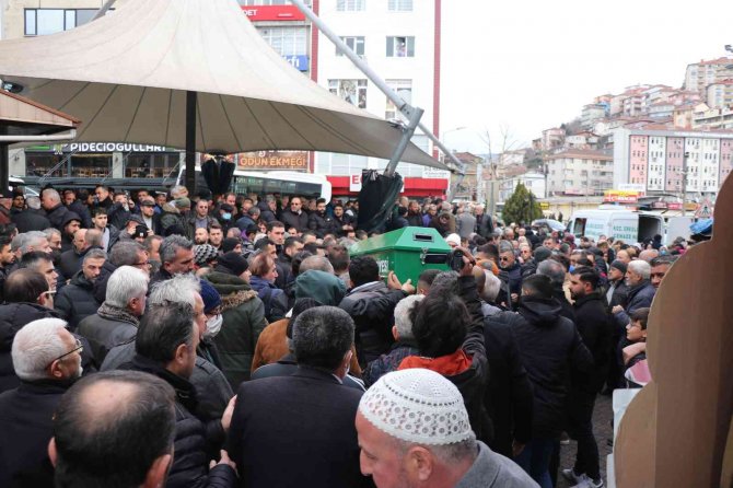 Cam Parçası İle Yaralanıp Hastanede Ölen Şahıs Toprağa Verildi