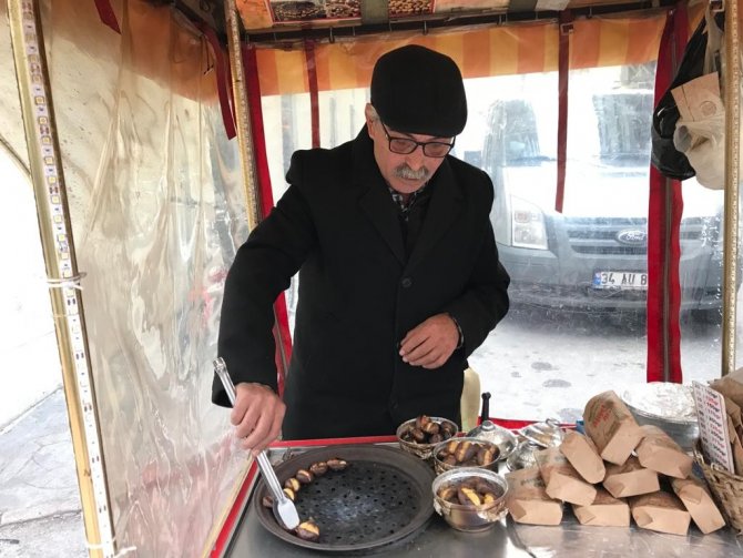 Pişmiş Kestanenin Kilosu 200 Liradan Satılıyor