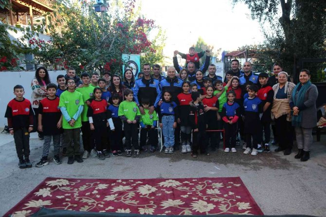 Adanalı Çocuklar Mahallerine “Survivor”ı Getirdi, Polisler De Onlarla Yarıştı
