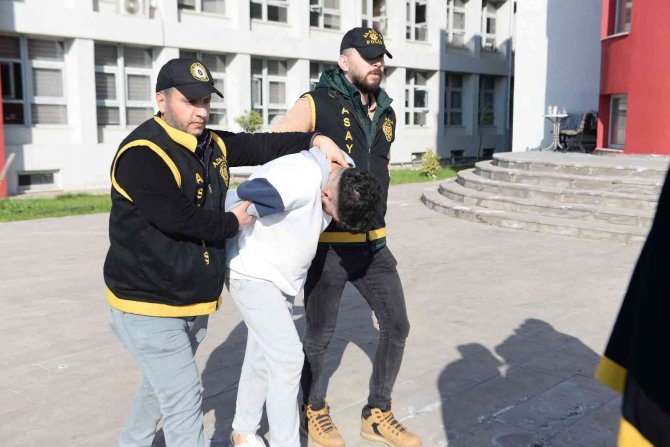 Eğlenmeye Götürdüler, Darp Edip Gasp Ettikten Sonra Bagaja Koydular