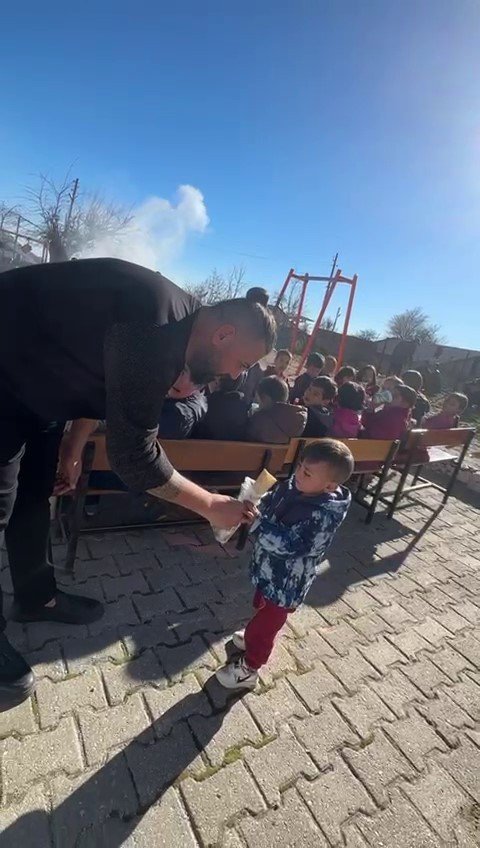 Adanalı Kebapçı Köy Okulunda Çocuklara Kebap Yaptı