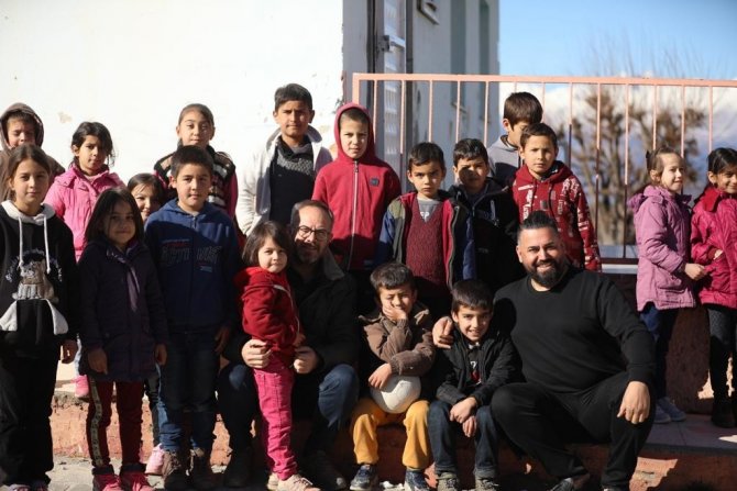Adanalı Kebapçı Köy Okulunda Çocuklara Kebap Yaptı