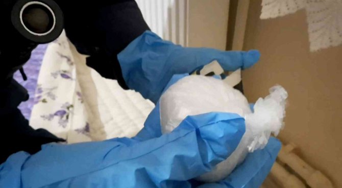 Yorgan Altından Uyuşturucu Çıktı: 2 Gözaltı