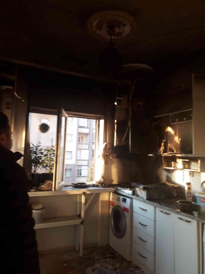 Mutfaktaki Yangın Paniğe Sebep Oldu: 3 Yaralı