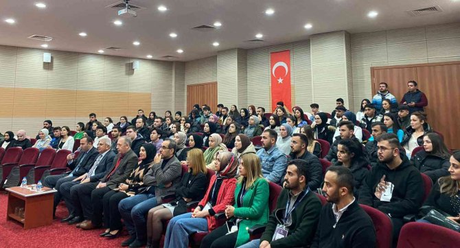 Finans Bankacılık Bölümü Öğrencileri Sektör Temsilcileri İle Panelde Bir Araya Geldiler