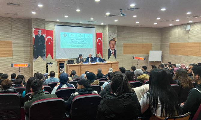 Finans Bankacılık Bölümü Öğrencileri Sektör Temsilcileri İle Panelde Bir Araya Geldiler