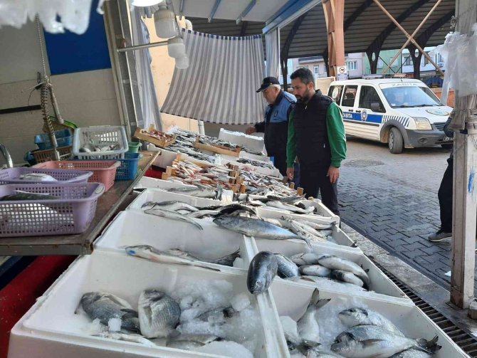 Çine’de Yılbaşı Öncesinde Balık Tezgahları Ve Fırınlar Denetlendi