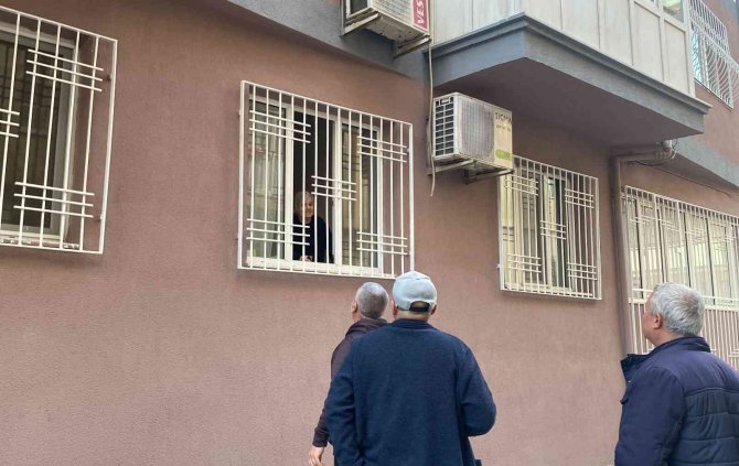 Dolandırıcıların Hedefi Olan Yaşlı Kadın, Polis Dahil Kimseye Kapıyı Açmadı