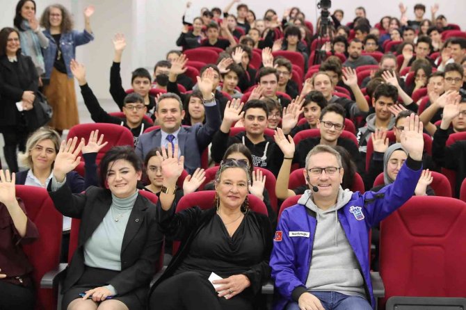 Başakşehirli Öğrencilerden Başkan Kartoğlu’na Anlamlı Hediye
